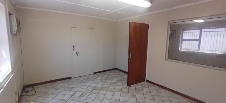 To Let commercial Property for Rent in Klipkop Western Cape
